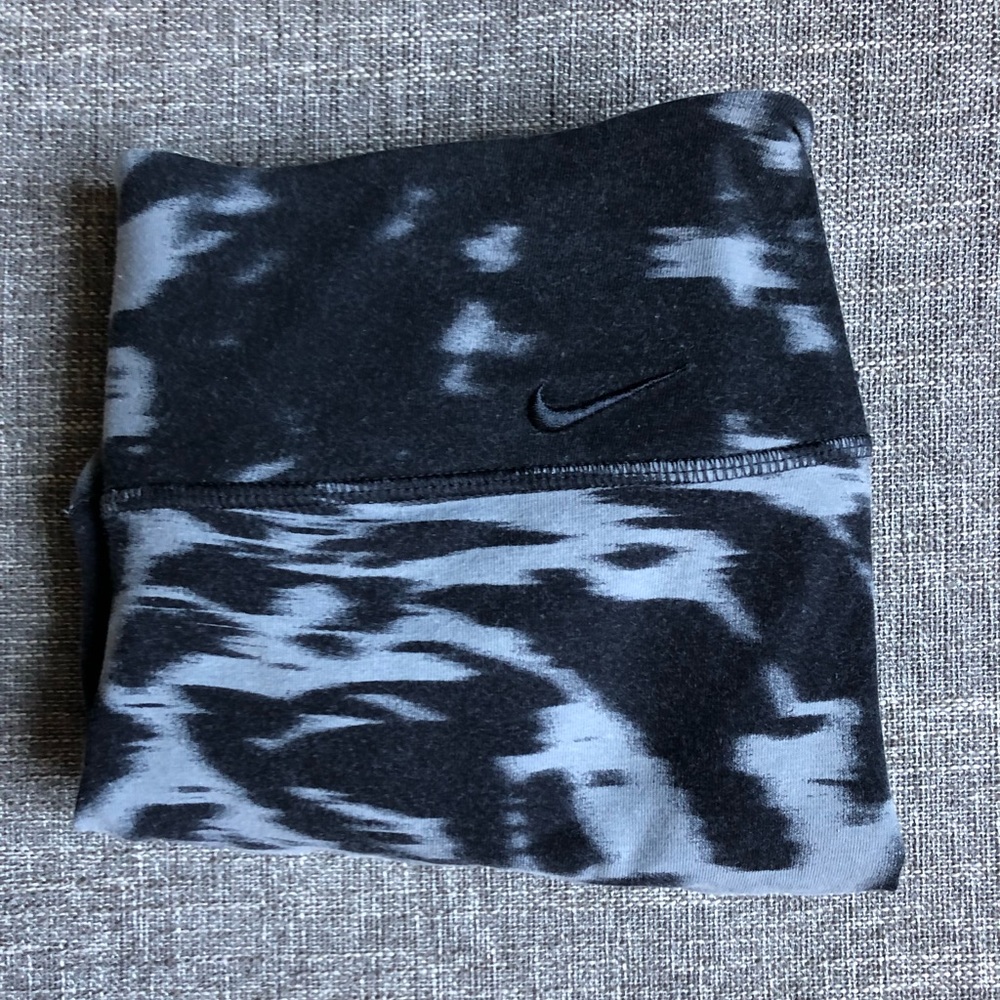 Nike patterned capri leggings